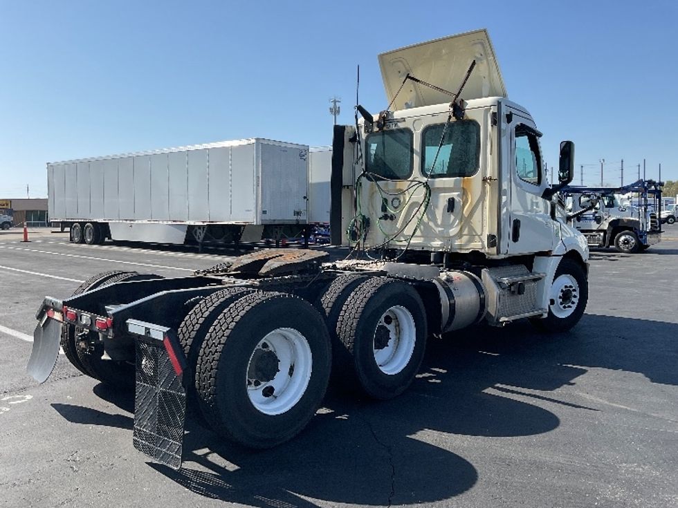 Day Cab Tractor-Heavy Duty Tractors-Freightliner-2019-T12664ST-Indianapolis-IN-467,221\n\t\tmiles-$ 50,750 - Image 7