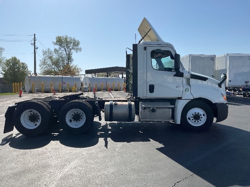 Day Cab Tractor-Heavy Duty Tractors-Freightliner-2019-T12664ST-Indianapolis-IN-467,221\n\t\tmiles-$ 50,750 - Image 8