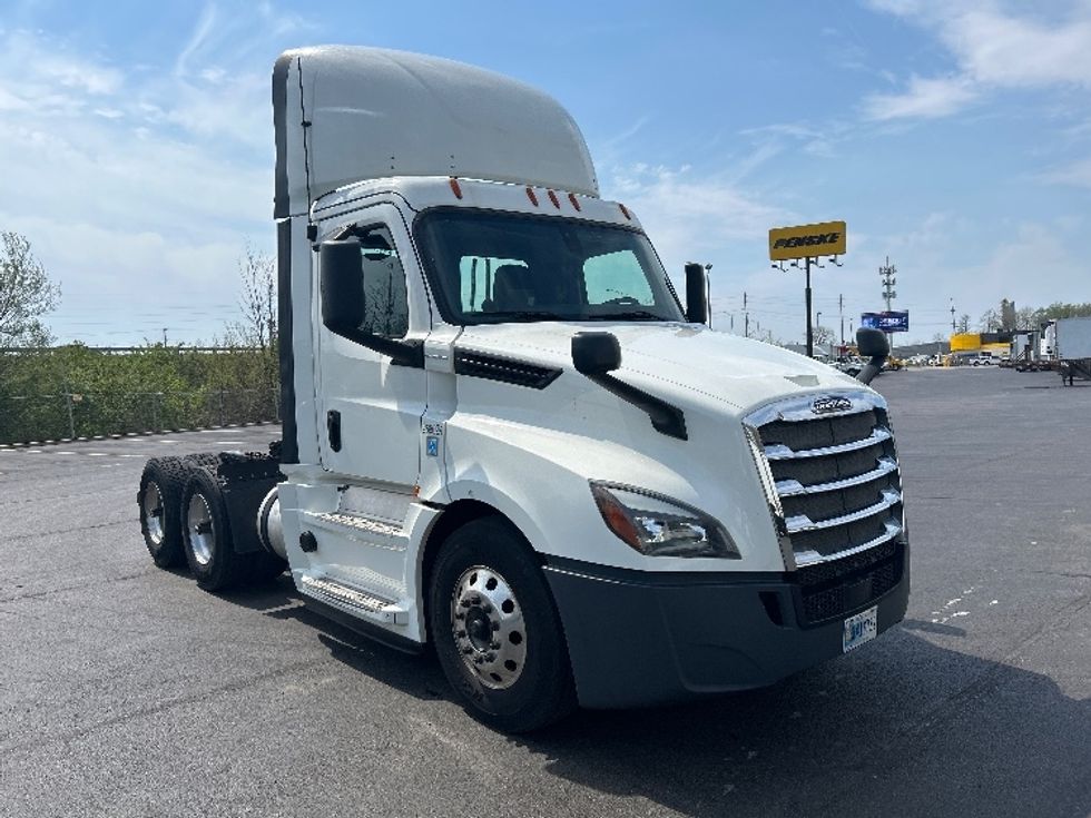 Day Cab Tractor-Heavy Duty Tractors-Freightliner-2019-T12664ST-Indianapolis-IN-544,388\n\t\tmiles-$ 34,750 - Image 1