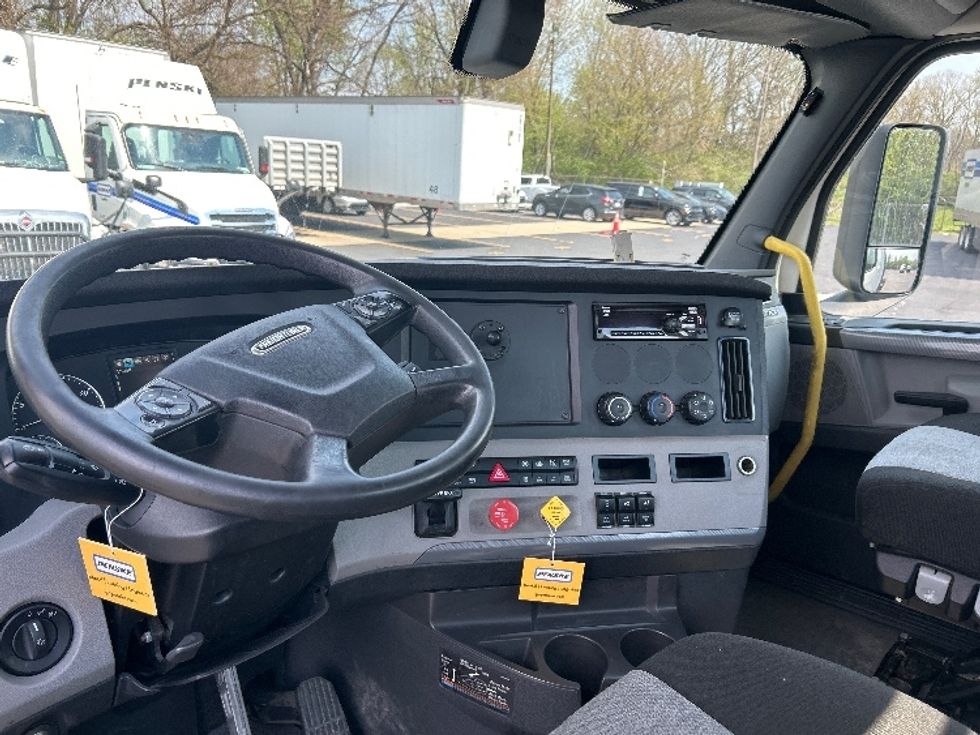 Day Cab Tractor-Heavy Duty Tractors-Freightliner-2019-T12664ST-Indianapolis-IN-544,388\n\t\tmiles-$ 34,750 - Image 10