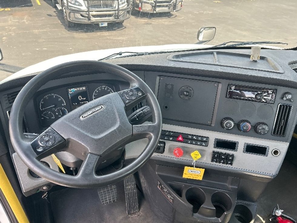 Day Cab Tractor-Heavy Duty Tractors-Freightliner-2019-T12664ST-Indianapolis-IN-544,388\n\t\tmiles-$ 34,750 - Image 11