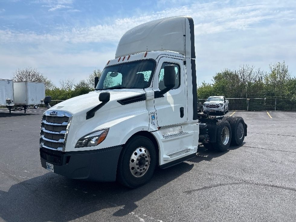 Day Cab Tractor-Heavy Duty Tractors-Freightliner-2019-T12664ST-Indianapolis-IN-544,388\n\t\tmiles-$ 34,750 - Image 3