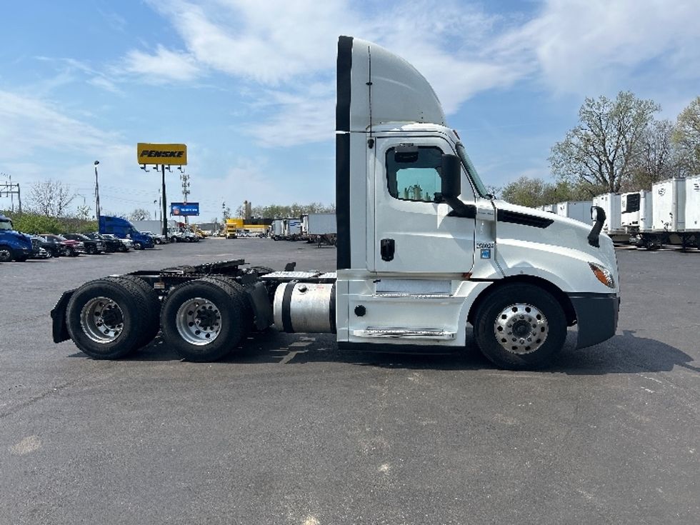 Day Cab Tractor-Heavy Duty Tractors-Freightliner-2019-T12664ST-Indianapolis-IN-544,388\n\t\tmiles-$ 34,750 - Image 8