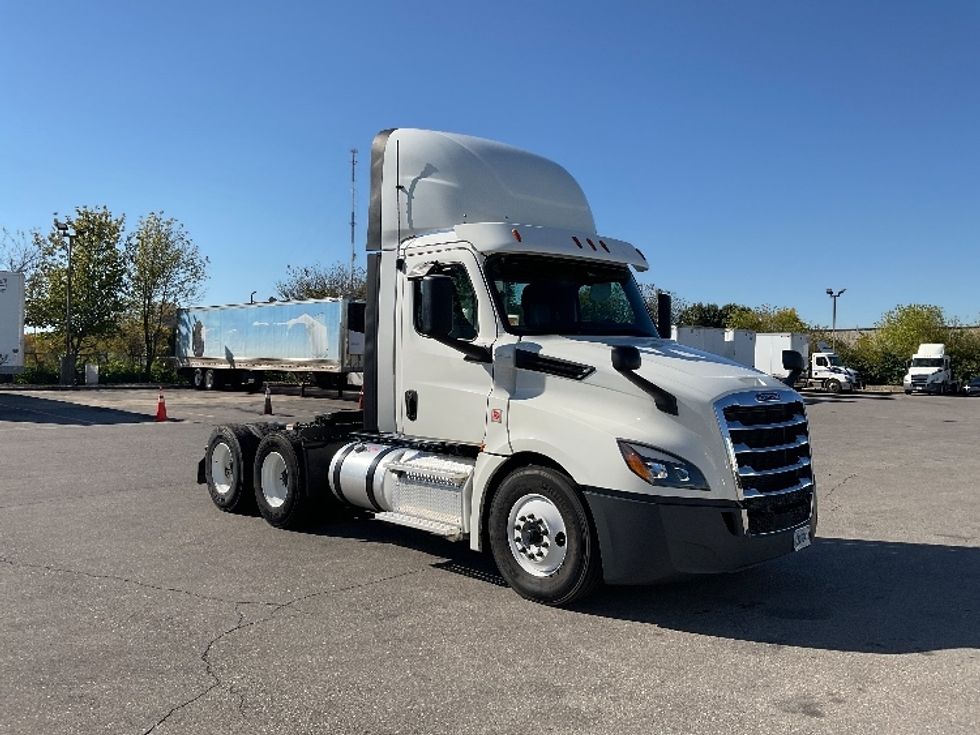 Day Cab Tractor-Heavy Duty Tractors-Freightliner-2019-T12664ST-Indianapolis-IN-561,354\n\t\tmiles-$ 41,000 - Image 1