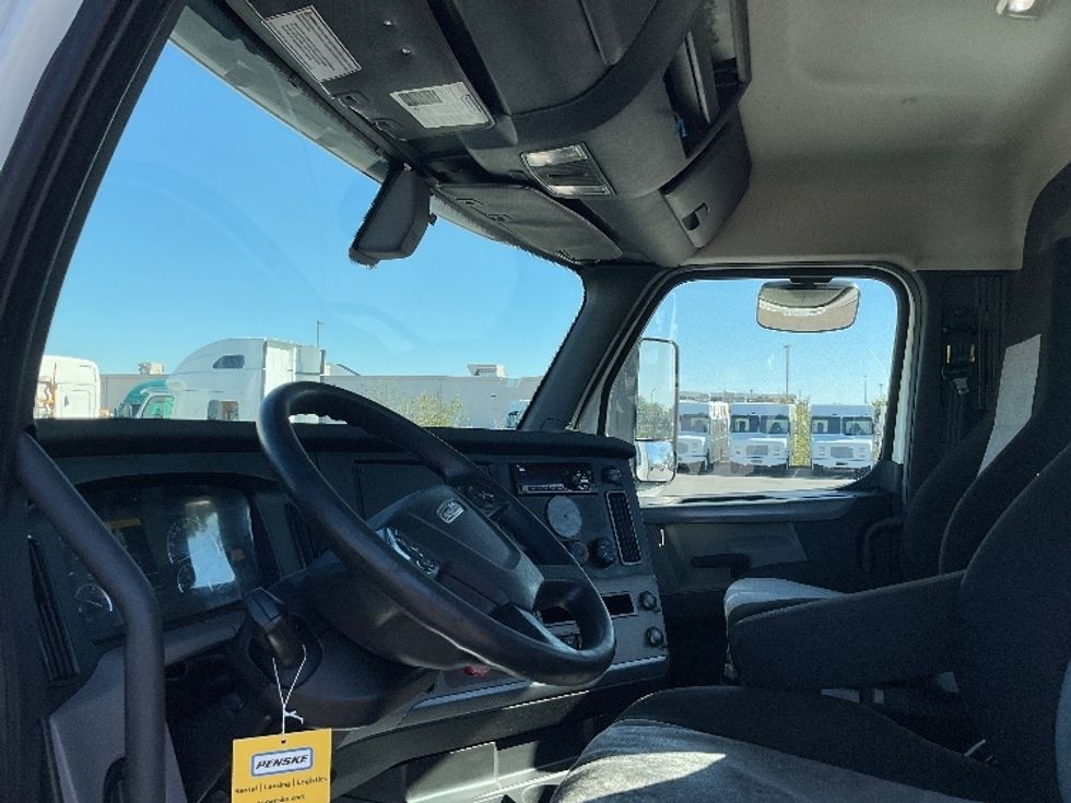 Day Cab Tractor-Heavy Duty Tractors-Freightliner-2019-T12664ST-Indianapolis-IN-561,354\n\t\tmiles-$ 41,000 - Image 10