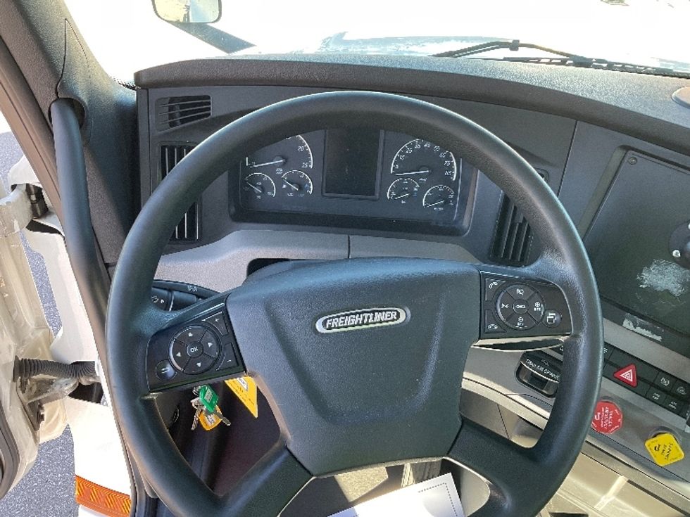 Day Cab Tractor-Heavy Duty Tractors-Freightliner-2019-T12664ST-Indianapolis-IN-561,354\n\t\tmiles-$ 41,000 - Image 11