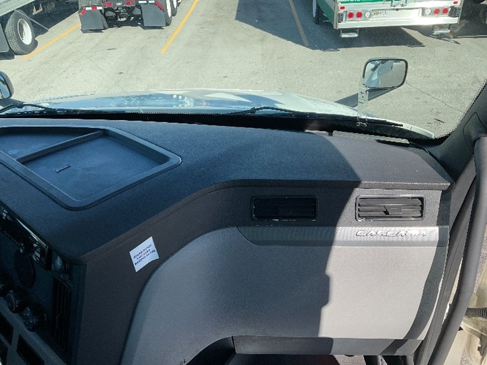 Day Cab Tractor-Heavy Duty Tractors-Freightliner-2019-T12664ST-Indianapolis-IN-561,354\n\t\tmiles-$ 41,000 - Image 13