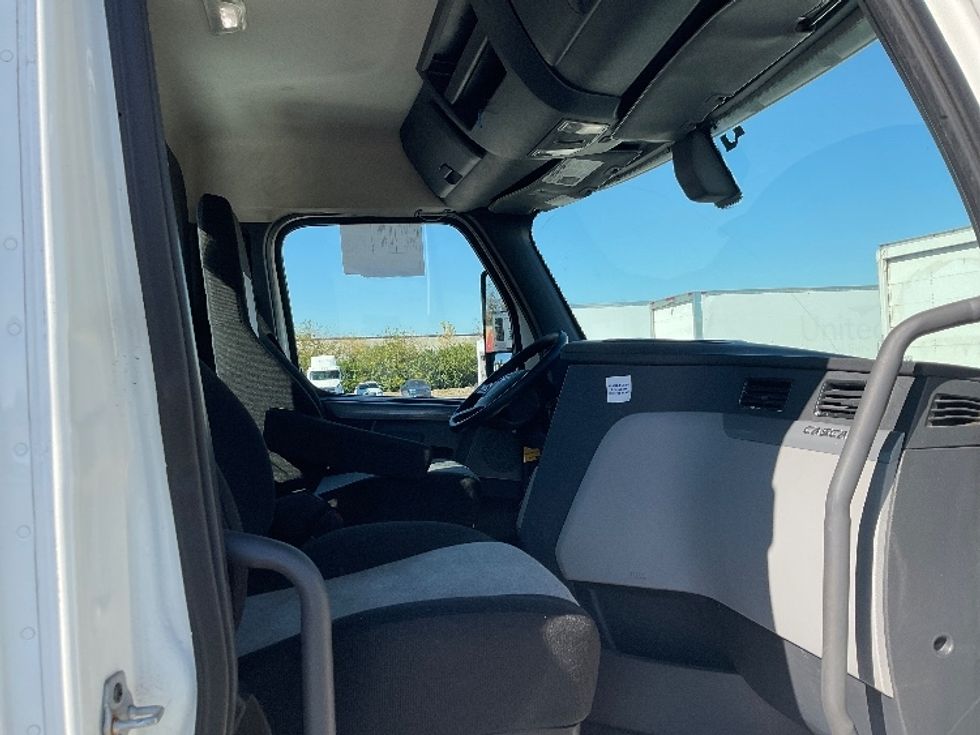 Day Cab Tractor-Heavy Duty Tractors-Freightliner-2019-T12664ST-Indianapolis-IN-561,354\n\t\tmiles-$ 41,000 - Image 14