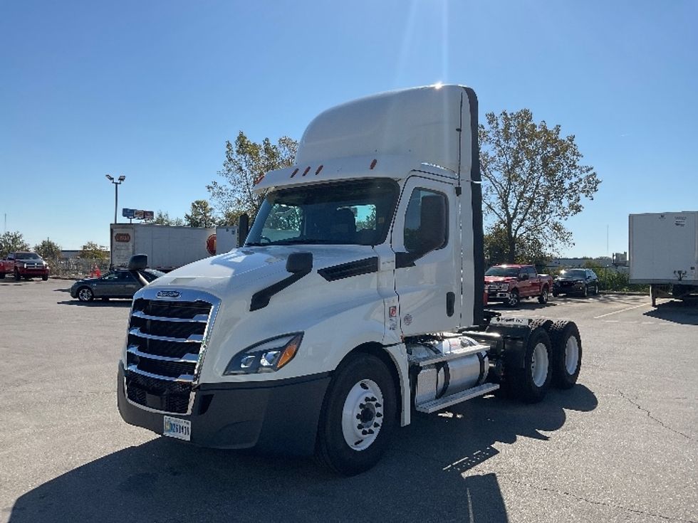 Day Cab Tractor-Heavy Duty Tractors-Freightliner-2019-T12664ST-Indianapolis-IN-561,354\n\t\tmiles-$ 41,000 - Image 3