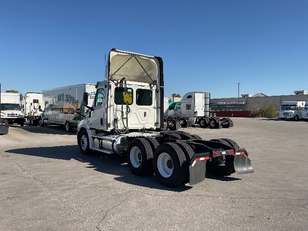 Day Cab Tractor-Heavy Duty Tractors-Freightliner-2019-T12664ST-Indianapolis-IN-561,354\n\t\tmiles-$ 41,000 - Image 5