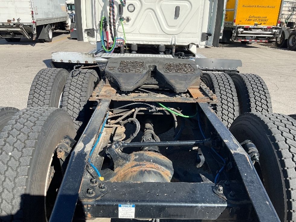 Day Cab Tractor-Heavy Duty Tractors-Freightliner-2019-T12664ST-Indianapolis-IN-561,354\n\t\tmiles-$ 41,000 - Image 6