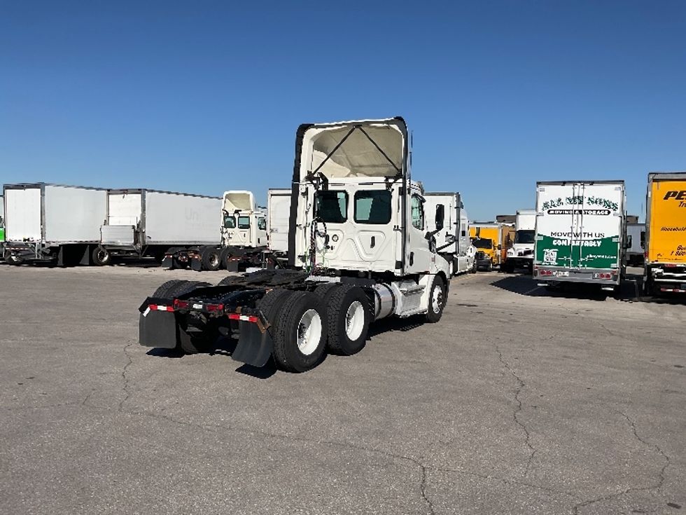 Day Cab Tractor-Heavy Duty Tractors-Freightliner-2019-T12664ST-Indianapolis-IN-561,354\n\t\tmiles-$ 41,000 - Image 7