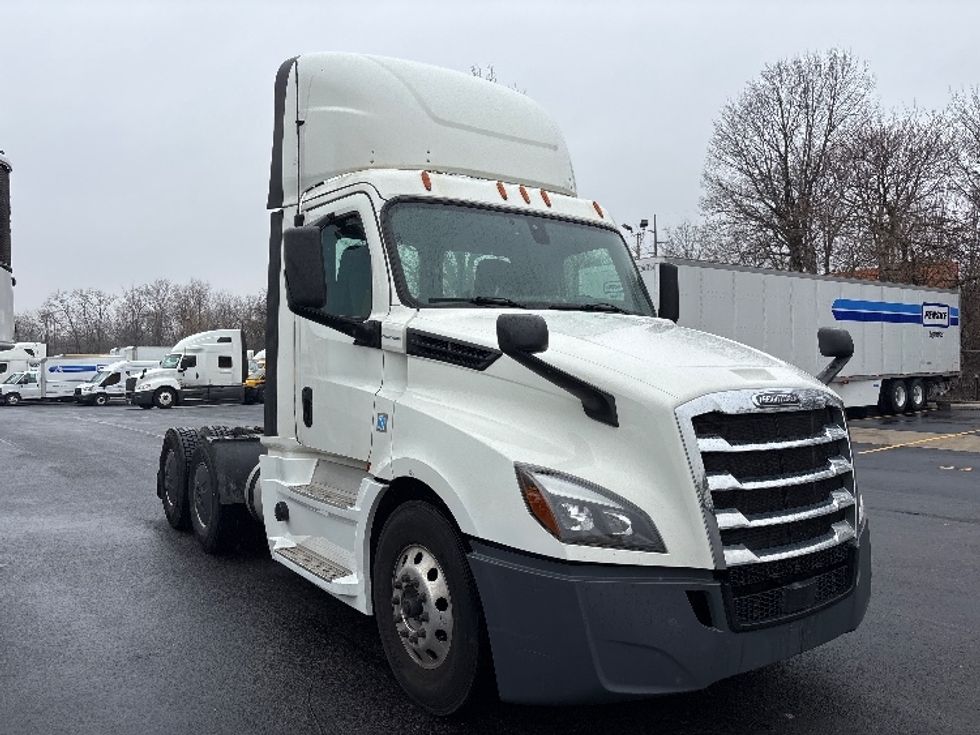 Day Cab Tractor-Heavy Duty Tractors-Freightliner-2019-T12664ST-Indianapolis-IN-884,000\n\t\tmiles-$ 22,250 - Image 1