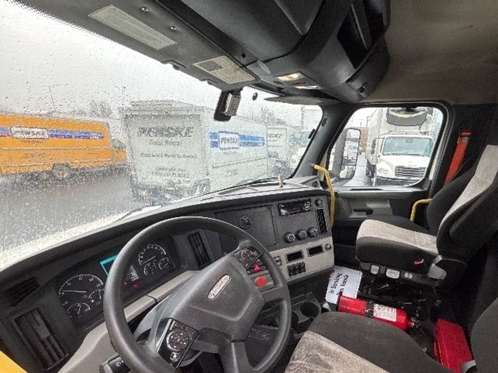 Day Cab Tractor-Heavy Duty Tractors-Freightliner-2019-T12664ST-Indianapolis-IN-884,000\n\t\tmiles-$ 22,250 - Image 10