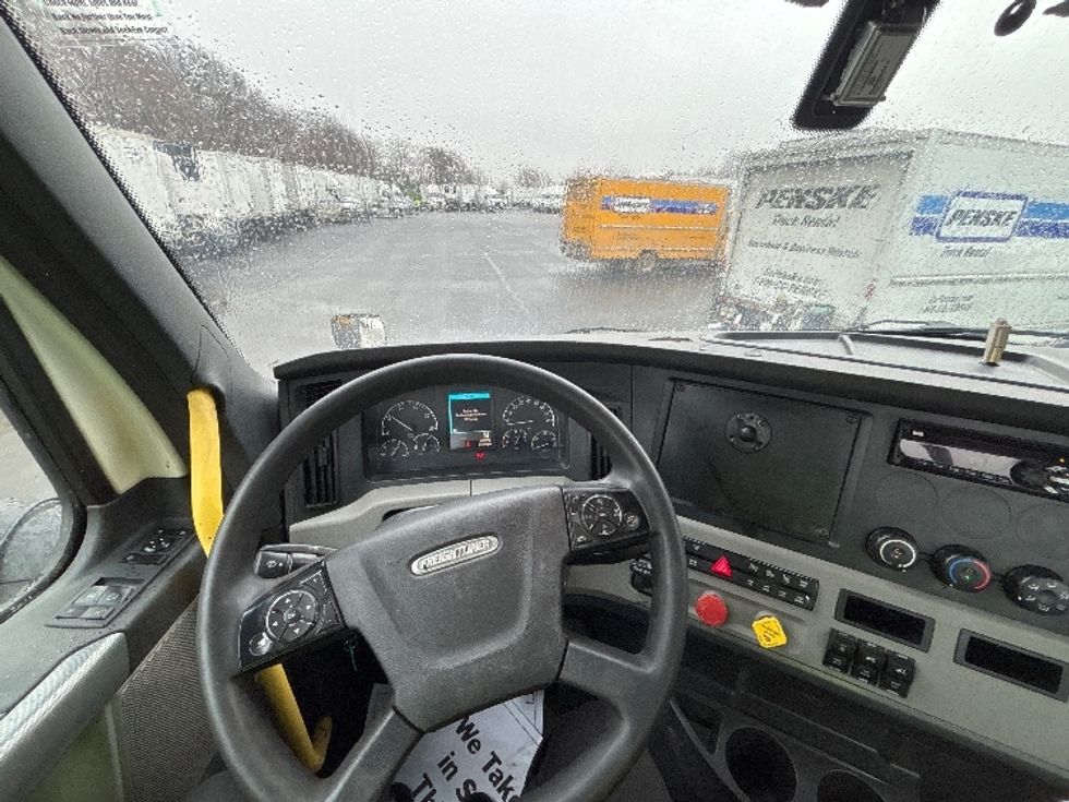 Day Cab Tractor-Heavy Duty Tractors-Freightliner-2019-T12664ST-Indianapolis-IN-884,000\n\t\tmiles-$ 22,250 - Image 11