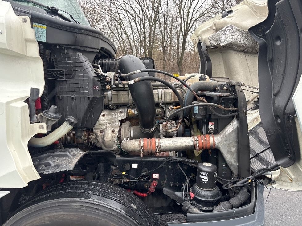 Day Cab Tractor-Heavy Duty Tractors-Freightliner-2019-T12664ST-Indianapolis-IN-884,000\n\t\tmiles-$ 22,250 - Image 15