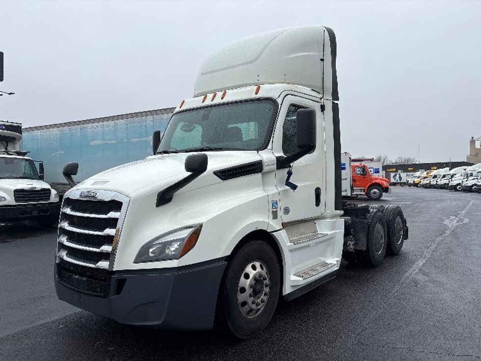 Day Cab Tractor-Heavy Duty Tractors-Freightliner-2019-T12664ST-Indianapolis-IN-884,000\n\t\tmiles-$ 22,250 - Image 3