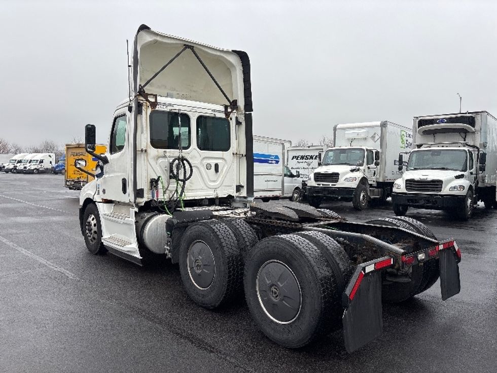 Day Cab Tractor-Heavy Duty Tractors-Freightliner-2019-T12664ST-Indianapolis-IN-884,000\n\t\tmiles-$ 22,250 - Image 5