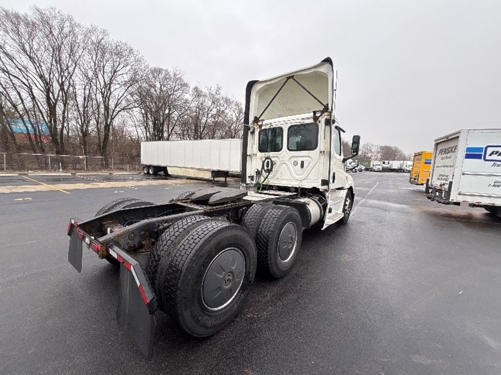 Day Cab Tractor-Heavy Duty Tractors-Freightliner-2019-T12664ST-Indianapolis-IN-884,000\n\t\tmiles-$ 22,250 - Image 7