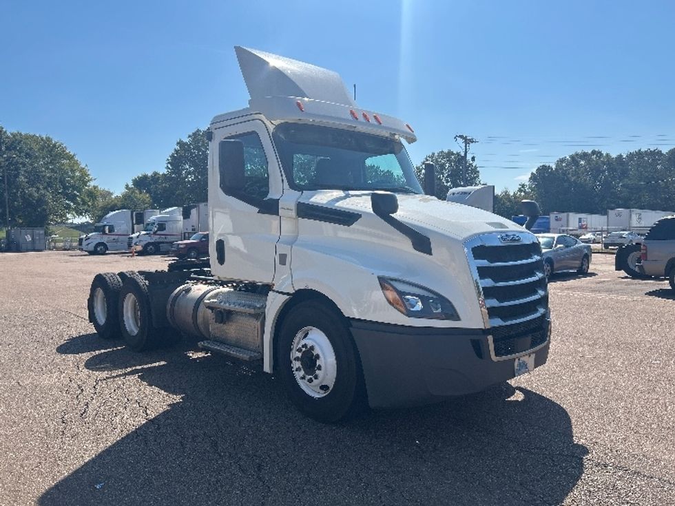 Day Cab Tractor-Heavy Duty Tractors-Freightliner-2019-T12664ST-Jackson-MS-369,826\n\t\tmiles-$ 46,750 - Image 1