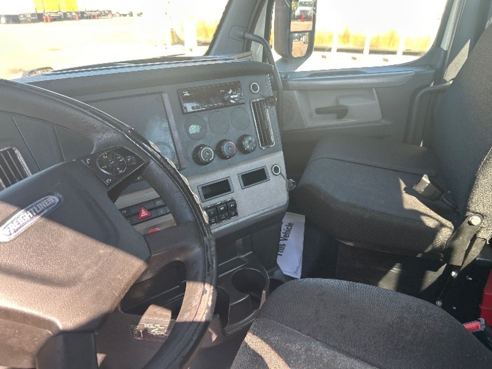 Day Cab Tractor-Heavy Duty Tractors-Freightliner-2019-T12664ST-Jackson-MS-369,826\n\t\tmiles-$ 46,750 - Image 10