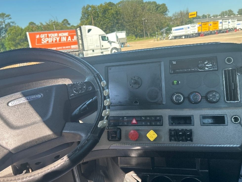 Day Cab Tractor-Heavy Duty Tractors-Freightliner-2019-T12664ST-Jackson-MS-369,826\n\t\tmiles-$ 46,750 - Image 11