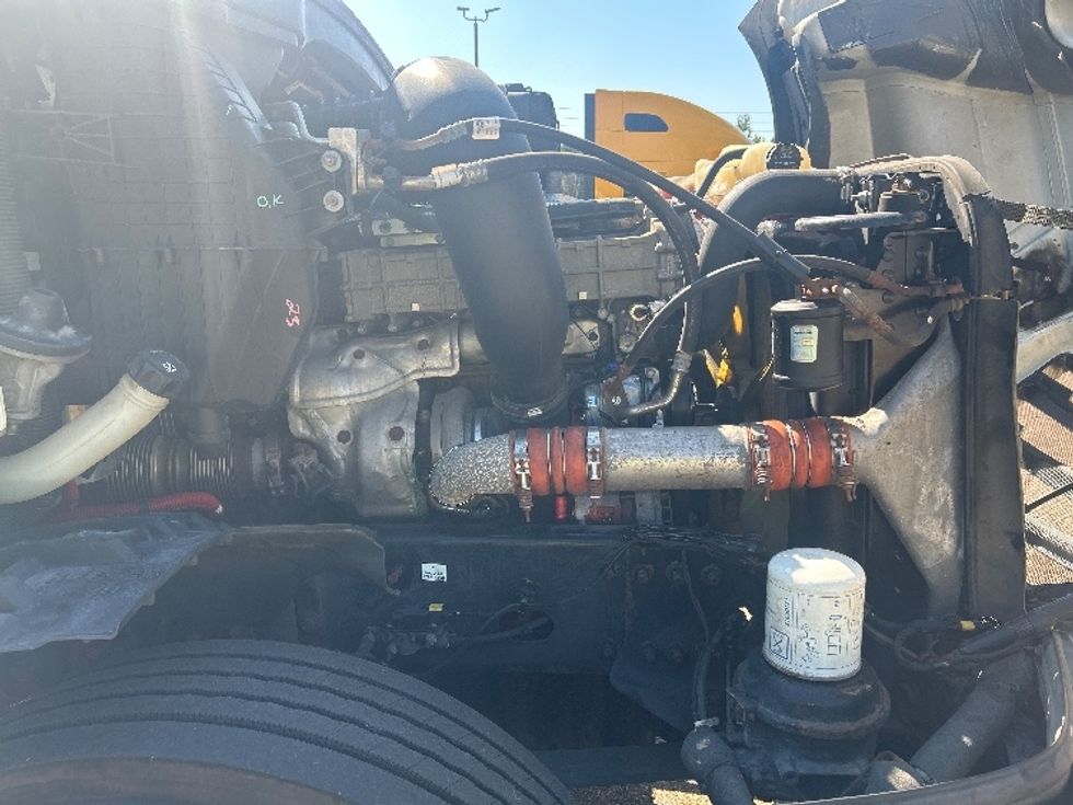 Day Cab Tractor-Heavy Duty Tractors-Freightliner-2019-T12664ST-Jackson-MS-369,826\n\t\tmiles-$ 46,750 - Image 15