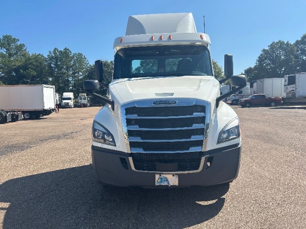 Day Cab Tractor-Heavy Duty Tractors-Freightliner-2019-T12664ST-Jackson-MS-369,826\n\t\tmiles-$ 46,750 - Image 2