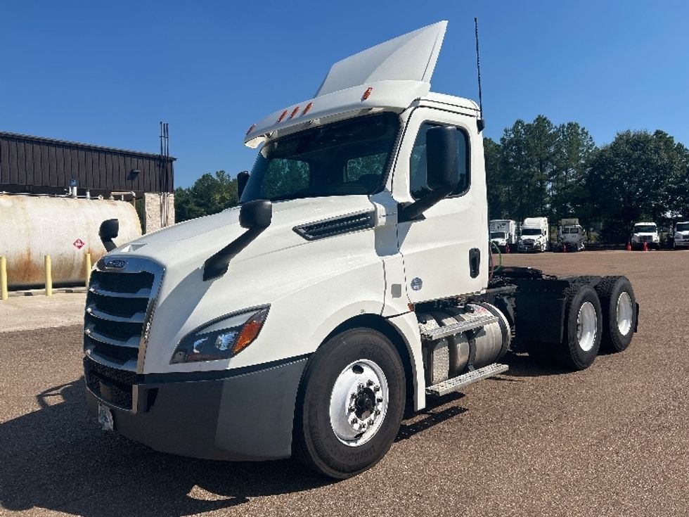 Day Cab Tractor-Heavy Duty Tractors-Freightliner-2019-T12664ST-Jackson-MS-369,826\n\t\tmiles-$ 46,750 - Image 3