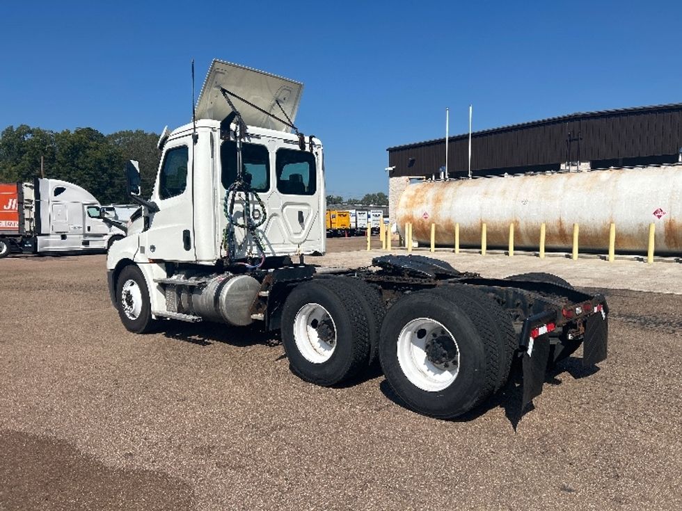 Day Cab Tractor-Heavy Duty Tractors-Freightliner-2019-T12664ST-Jackson-MS-369,826\n\t\tmiles-$ 46,750 - Image 5