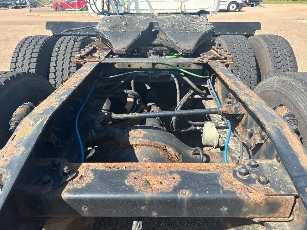 Day Cab Tractor-Heavy Duty Tractors-Freightliner-2019-T12664ST-Jackson-MS-369,826\n\t\tmiles-$ 46,750 - Image 6