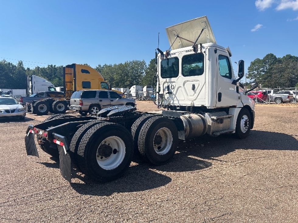 Day Cab Tractor-Heavy Duty Tractors-Freightliner-2019-T12664ST-Jackson-MS-369,826\n\t\tmiles-$ 46,750 - Image 7