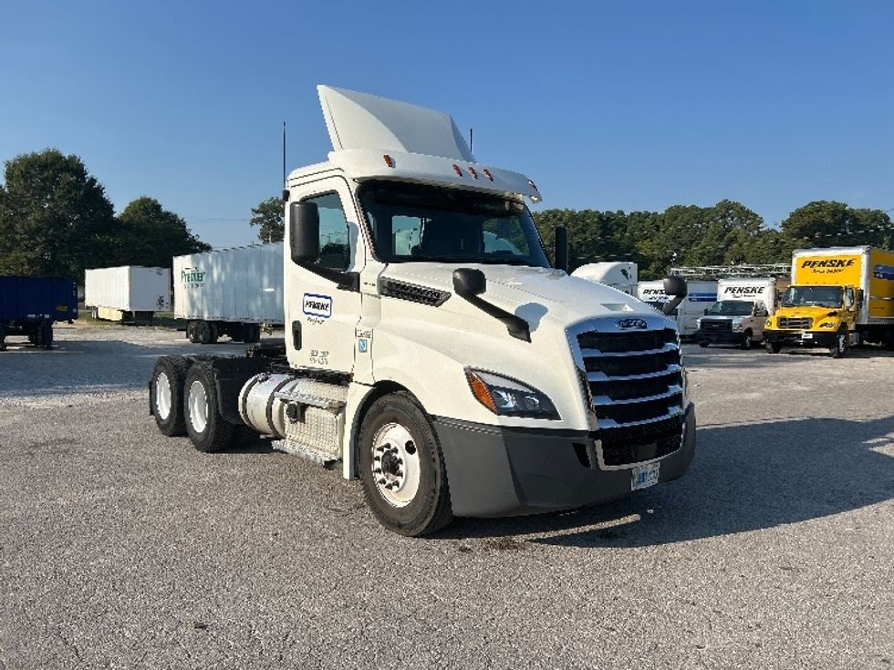 Day Cab Tractor-Heavy Duty Tractors-Freightliner-2019-T12664ST-Jackson-TN-503,590\n\t\tmiles-$ 40,000 - Image 1