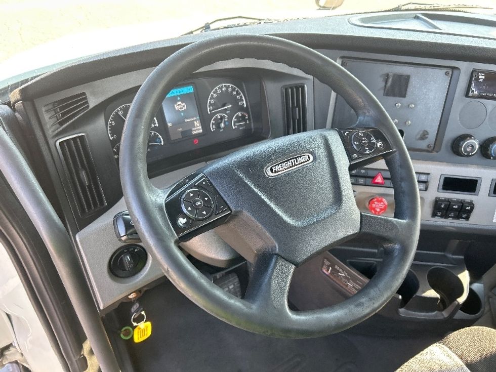 Day Cab Tractor-Heavy Duty Tractors-Freightliner-2019-T12664ST-Jackson-TN-503,590\n\t\tmiles-$ 40,000 - Image 10