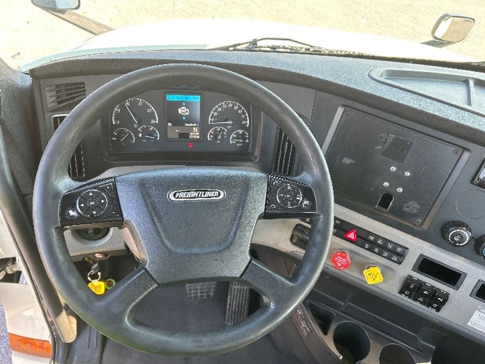 Day Cab Tractor-Heavy Duty Tractors-Freightliner-2019-T12664ST-Jackson-TN-503,590\n\t\tmiles-$ 40,000 - Image 11
