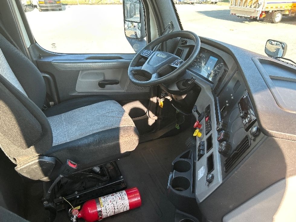 Day Cab Tractor-Heavy Duty Tractors-Freightliner-2019-T12664ST-Jackson-TN-503,590\n\t\tmiles-$ 40,000 - Image 14