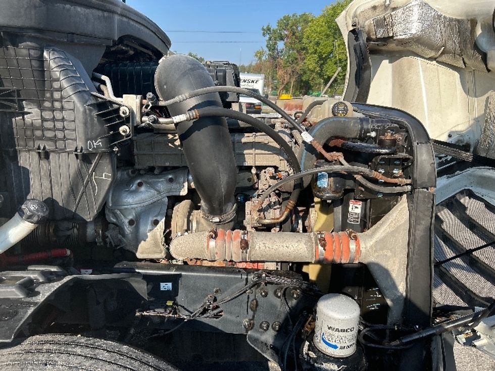 Day Cab Tractor-Heavy Duty Tractors-Freightliner-2019-T12664ST-Jackson-TN-503,590\n\t\tmiles-$ 40,000 - Image 15