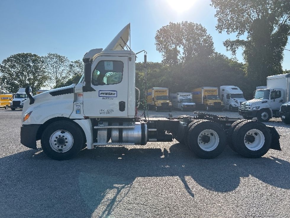 Day Cab Tractor-Heavy Duty Tractors-Freightliner-2019-T12664ST-Jackson-TN-503,590\n\t\tmiles-$ 40,000 - Image 4