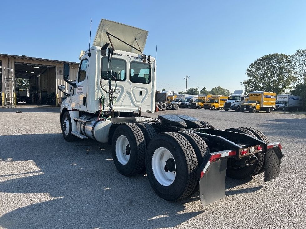 Day Cab Tractor-Heavy Duty Tractors-Freightliner-2019-T12664ST-Jackson-TN-503,590\n\t\tmiles-$ 40,000 - Image 5