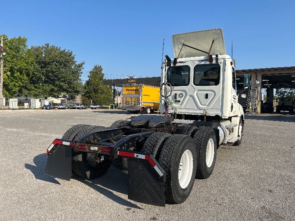 Day Cab Tractor-Heavy Duty Tractors-Freightliner-2019-T12664ST-Jackson-TN-503,590\n\t\tmiles-$ 40,000 - Image 7