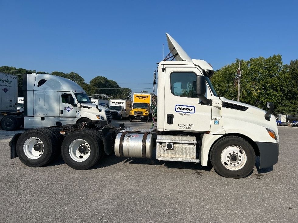 Day Cab Tractor-Heavy Duty Tractors-Freightliner-2019-T12664ST-Jackson-TN-503,590\n\t\tmiles-$ 40,000 - Image 8