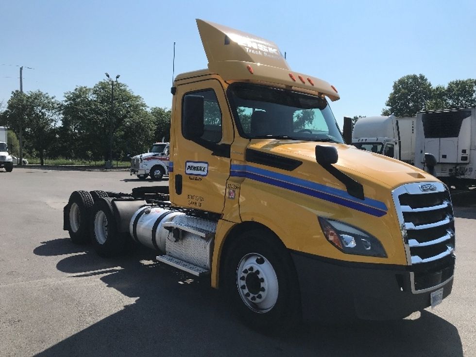 2019 Freightliner T12664ST Day Cab Tractor