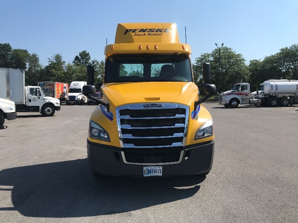 2019 Freightliner T12664ST Day Cab Tractor