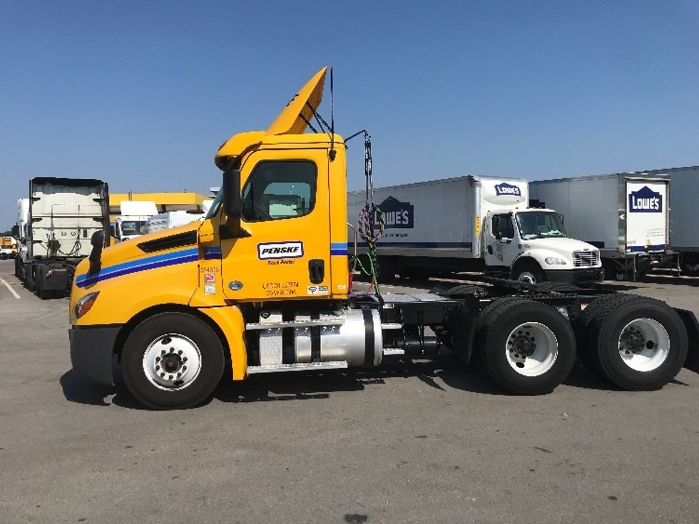 2019 Freightliner T12664ST Day Cab Tractor