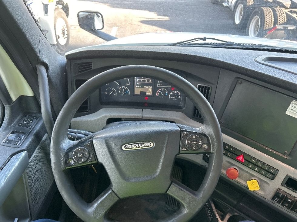 Day Cab Tractor-Heavy Duty Tractors-Freightliner-2019-T12664ST-Jacksonville-FL-338,681\n\t\tmiles-$ 53,000 - Image 11