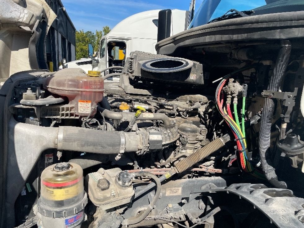 Day Cab Tractor-Heavy Duty Tractors-Freightliner-2019-T12664ST-Jacksonville-FL-338,681\n\t\tmiles-$ 53,000 - Image 15