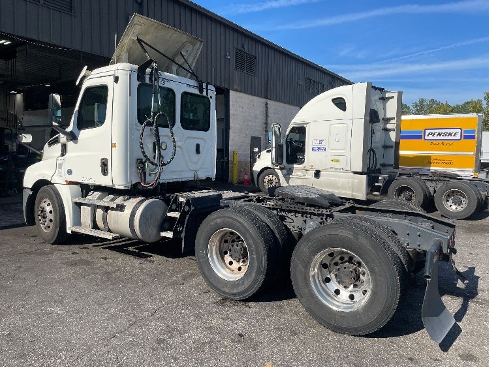 Day Cab Tractor-Heavy Duty Tractors-Freightliner-2019-T12664ST-Jacksonville-FL-338,681\n\t\tmiles-$ 53,000 - Image 5