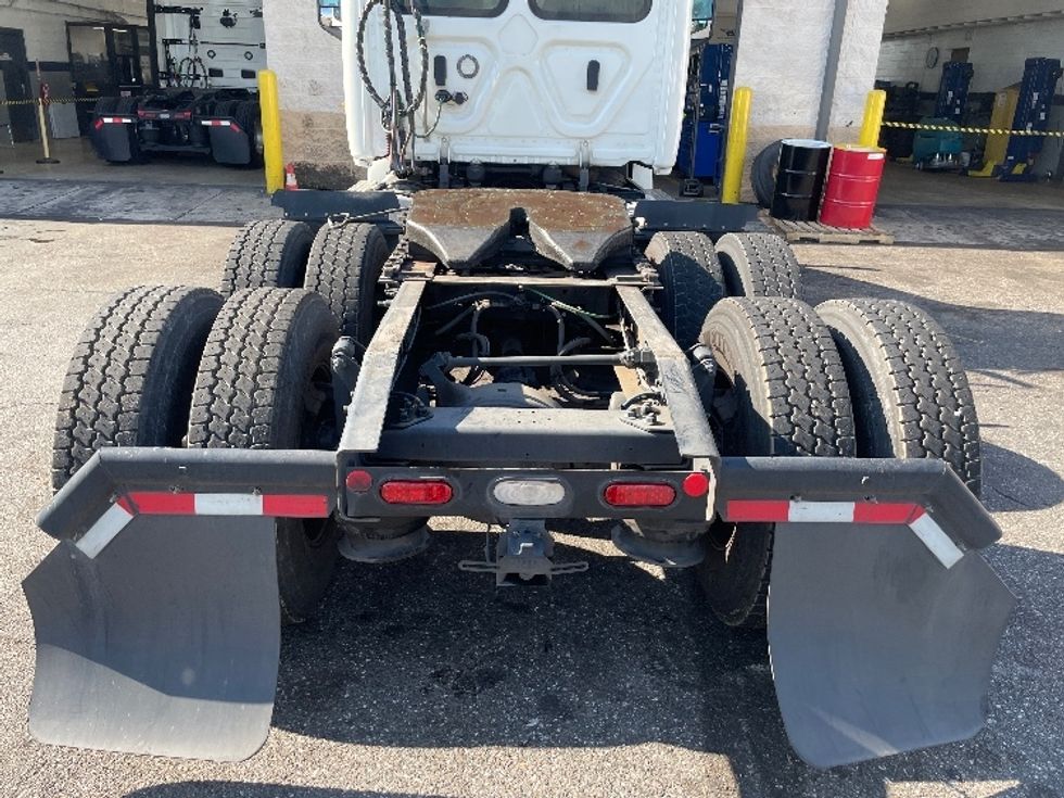 Day Cab Tractor-Heavy Duty Tractors-Freightliner-2019-T12664ST-Jacksonville-FL-338,681\n\t\tmiles-$ 53,000 - Image 6