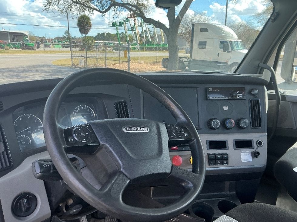 Day Cab Tractor-Heavy Duty Tractors-Freightliner-2019-T12664ST-Jacksonville-FL-430,487\n\t\tmiles-$ 41,750 - Image 11