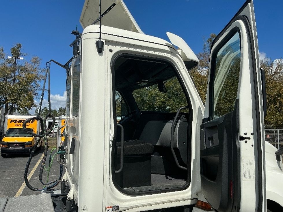 Day Cab Tractor-Heavy Duty Tractors-Freightliner-2019-T12664ST-Jacksonville-FL-430,487\n\t\tmiles-$ 41,750 - Image 12